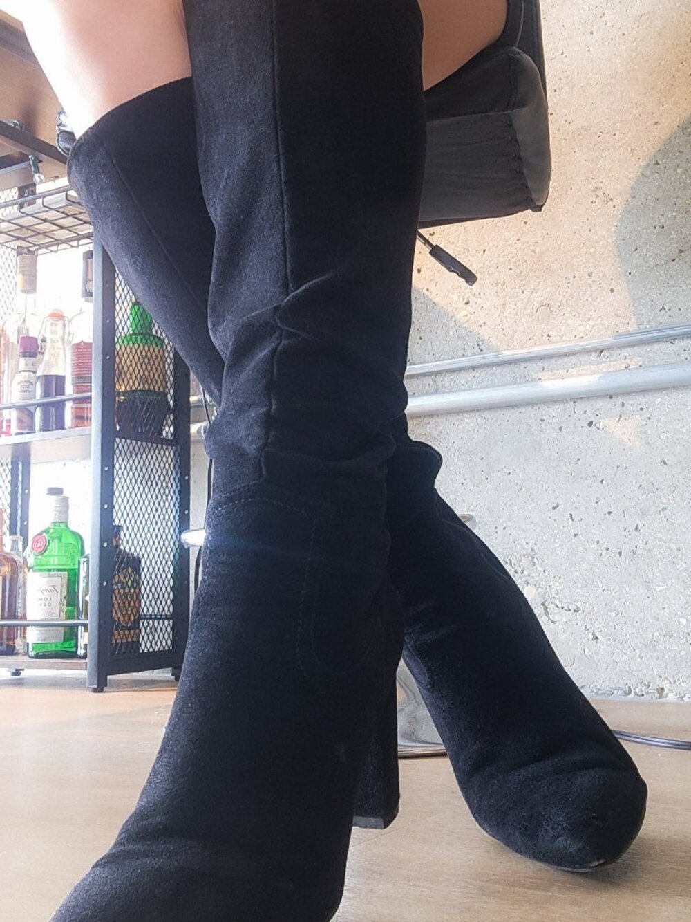 Black Knee-High Women's Boots - Classic Style.